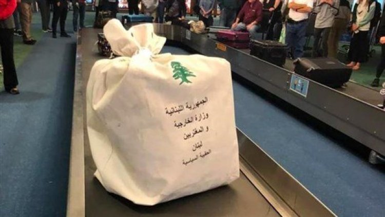 بالصورة: صندوق اقتراع بين حقائب المسافرين