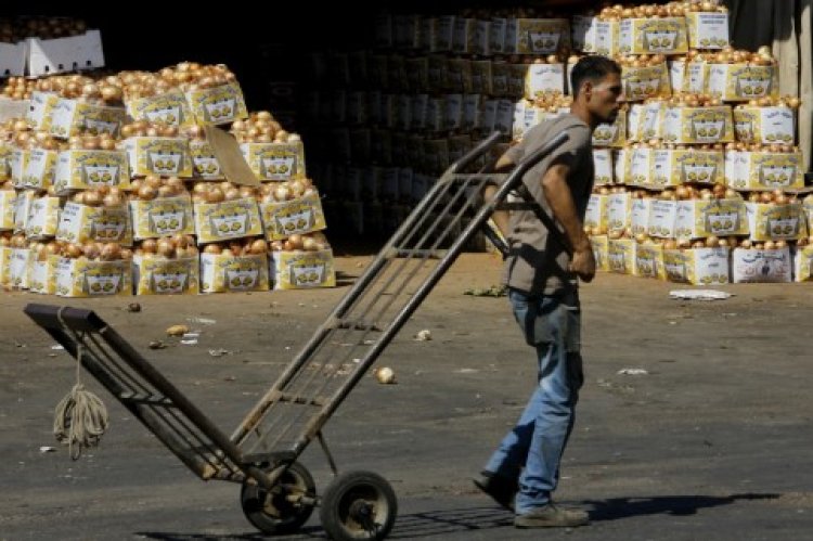 وزير المال يماطل في توقيع مرسوم غلاء المعيشة !