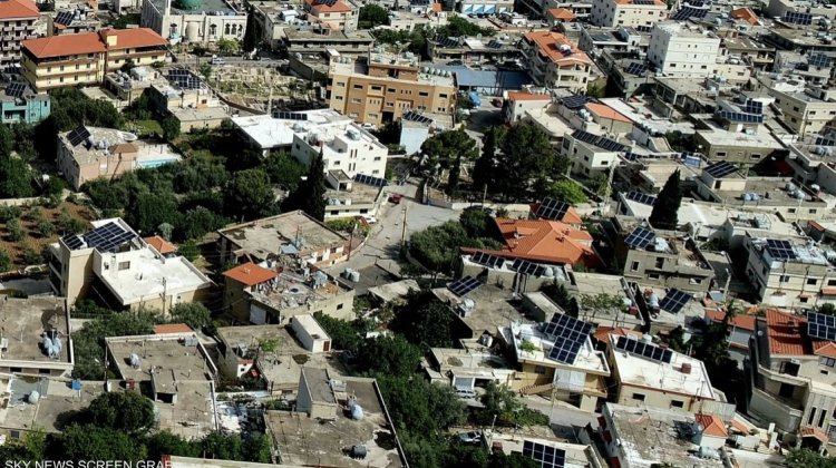 بعد فقدان الأمل.. أسطح منازل اللبنانيين اتشحت بلوحات سوداء