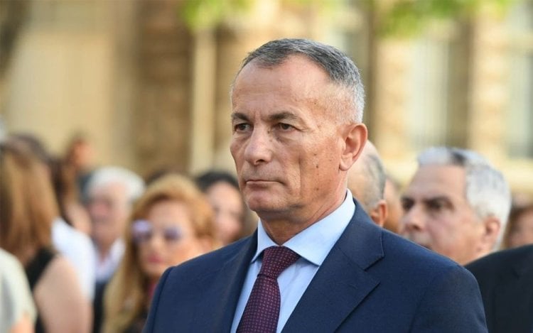 روكز: كيف يمكن لمسؤول في هذا البلد أن ينظر إلى الناس؟