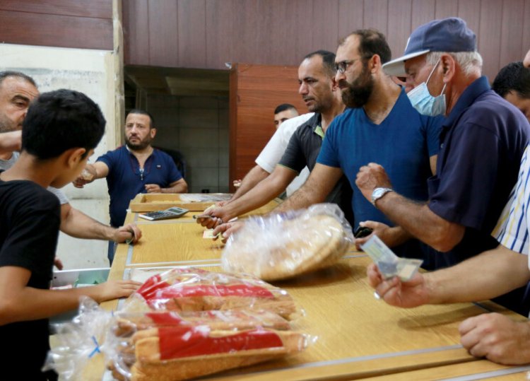 تقنين للخبز في النبطية وابو حيدر وعد بحل الأزمة