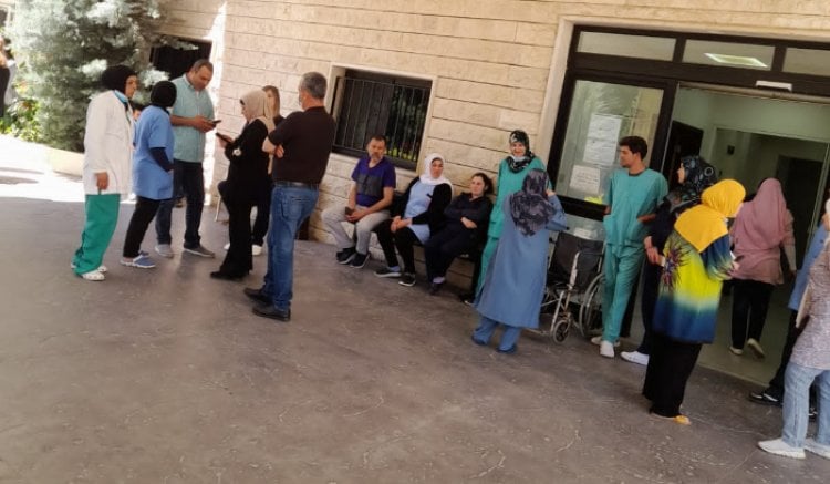 اعتصام رمزي لموظفي مستشفى بنت جبيل الحكومي