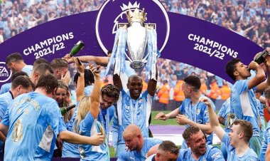 مانشستر سيتي يتوج بلقب الدوري الإنجليزي وينهي أحلام ليفربول