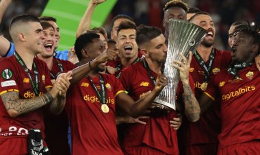 روما مورينيو يفوز بلقب النسخة الأولى من دوري المؤتمر الأوروبي