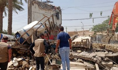 بالصور: انهيار مطعم وسط بغداد.. ومحاصرون تحت الأنقاض