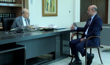 عون استقبل ابي رميا و منح وسام الإستحقاق الى جحا