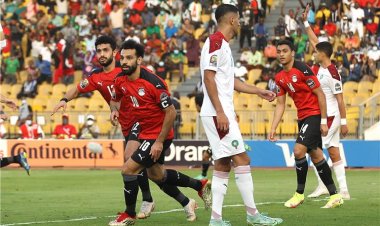 تفوق على أرنولد وأوقف ميسي.. نجم مغربي قريب من البريميرليغ