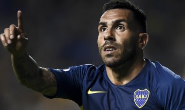 المهاجم الأرجنتيني كارلوس تيفيز يعلن اعتزاله