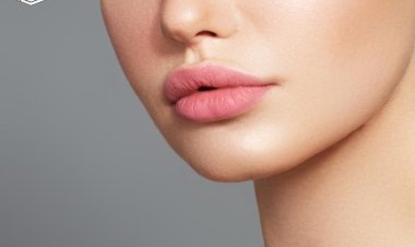 لماذا الشفاه البشرية حمراء؟