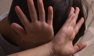 بالفيديو: العثور على طفل سجنه والده تحت الارض في طرابلس