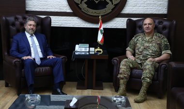 قائد الجيش بحث مع 3 نواب في الاوضاع العامة