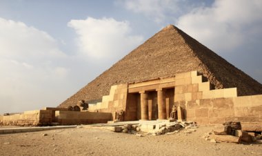 اكتشاف قرائن مذهلة مرتبطة بعهد باني الهرم الأكبر في القاهرة!
