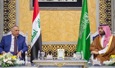 بالصور: بن سلمان يستقبل  الكاظمي لدى وصوله إلى السعودية