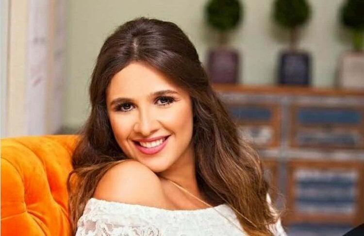 ياسمين عبد العزيز تلغي متابعة العوضي وتكتب"ليس لك إلا الله"