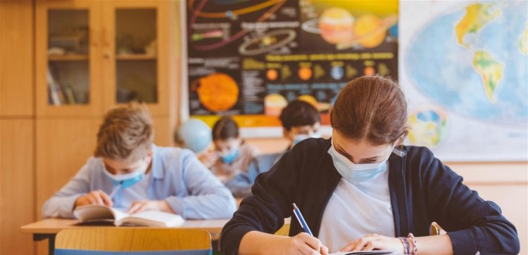 وزير التربية يحذر المدارس من استيفاء الاقساط بالدولار
