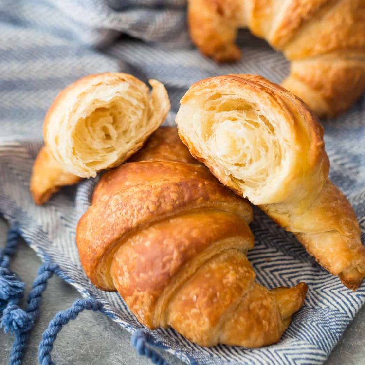وزير الاقتصاد: لهذا السبب لا تجدون الخبز... بل الـcroissant