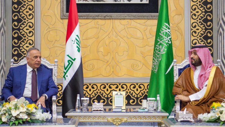 بالصور: بن سلمان يستقبل  الكاظمي لدى وصوله إلى السعودية