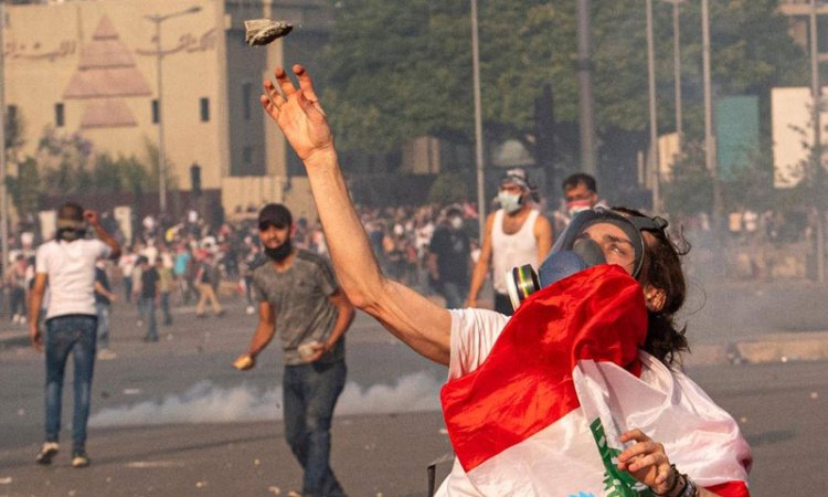 اتحاد نقابات العمال والمستخدمين: عائدون الى الساحات لنحاصركم ونسقطكم