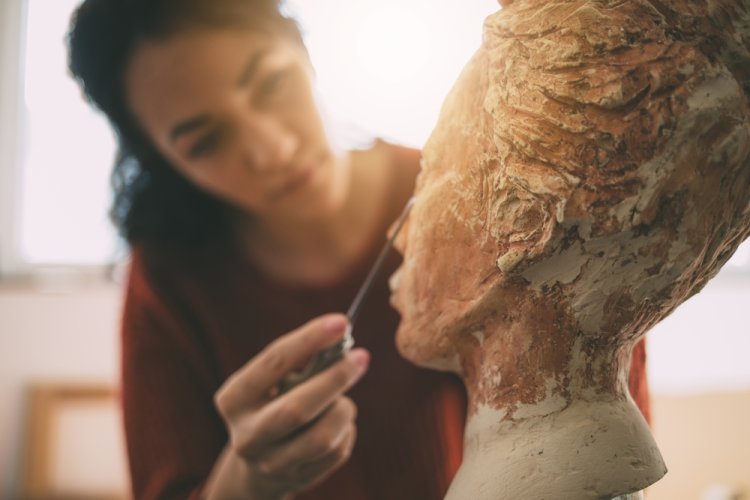 لماذا يعد النحت العربي تقليدا للفنون الغربية؟