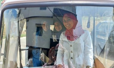 الصيداوية سائقة الـ"توك توك"... تريد العيش بكرامة ولا تُقلّ إلا النساء