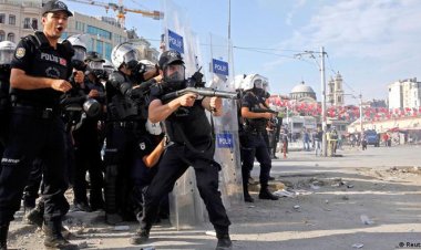 الشرطة التركية تفض مسيرة مؤيدة للمثليين وتعتقل 30 شخصا