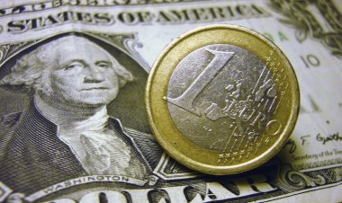 المركزي الأوروبي يقرر رفع سعر الفائدة الأساسي إلى 0.5% للمرة الأولى منذ 2011