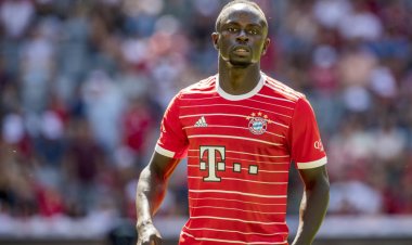 ماني يتوّج بجائزة أفضل لاعب إفريقي متفوقاً على صلاح وميندي