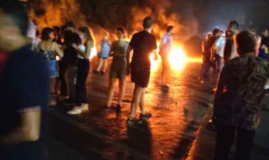 قطع طريق المنصورية بالاتجاهين من قبل الاهالي بسبب الفلتان الامني واشكال مع النازحين السوريين