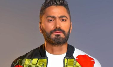 بالصور: عمر كمال يحتضن النجم المصري تامر حسني أمام الجمهور..  وهذا ما قاله