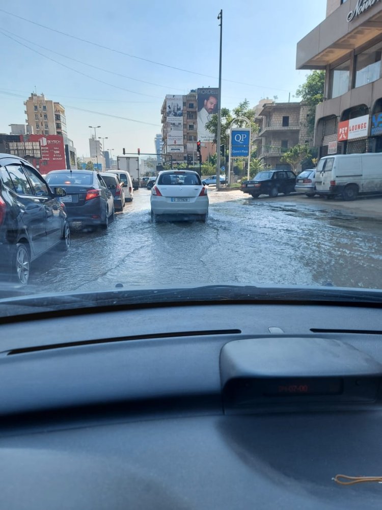 بالصور: تذهب المياه هدرا في الشارع  ومقطوعة عن منازل معظم اللبنانيين