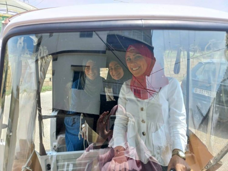 الصيداوية سائقة الـ"توك توك"... تريد العيش بكرامة ولا تُقلّ إلا النساء