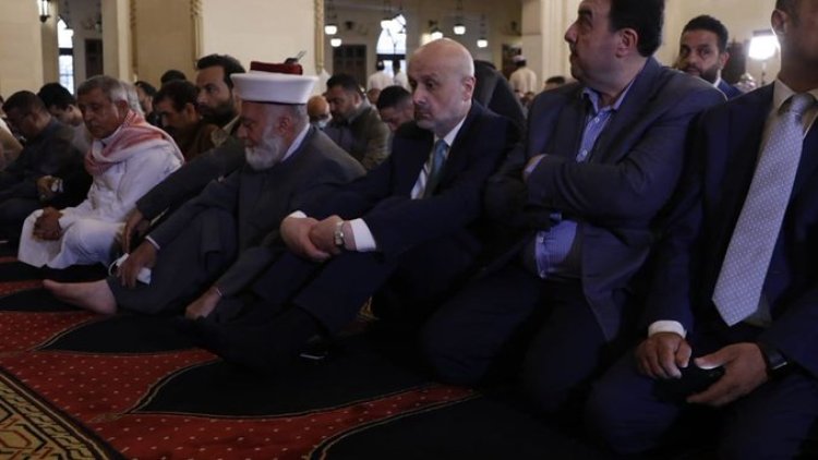 المصلّون افترشوا ساحة الشهداء للمشاركة في صلاة العيد... الكردي: أين التحقيق في انفجار مرفأ بيروت؟