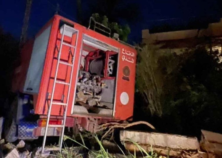 نجاة عدد من عناصر الدفاع المدني من انقلاب آليتهم على اوتوستراد المصيلح
