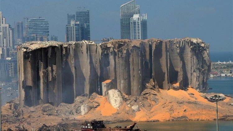 بعد الحريق في محيط الإهراءات.. هذا ما اوضحه الدفاع المدني