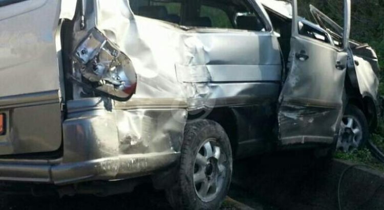 بالصورة: انقلاب فان في بعلبك ادى الى سقوط جرحى ومن بينهم عساكر
