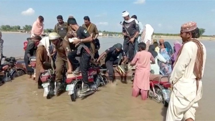 مصرع 18 امرأة في غرق مركب نهري خلال حفل زفاف في باكستان