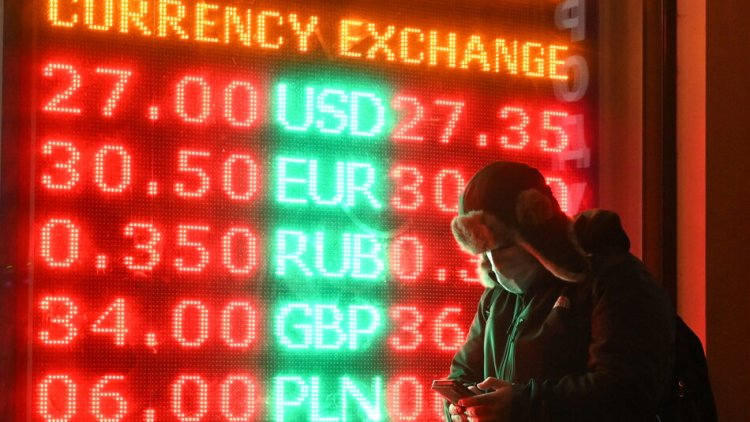 أوكرانيا تخفض قيمة عملتها الوطنية بنسبة 25%