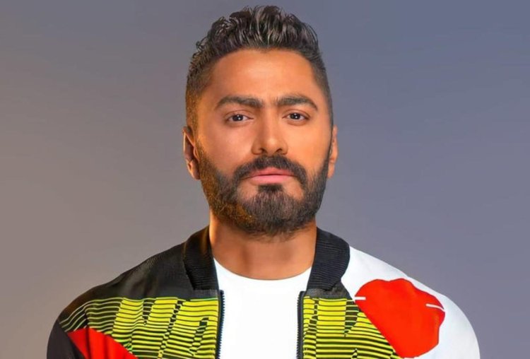 بالصور: عمر كمال يحتضن النجم المصري تامر حسني أمام الجمهور..  وهذا ما قاله