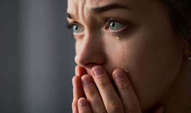لماذا نبكي من دون سبب أحيانا؟