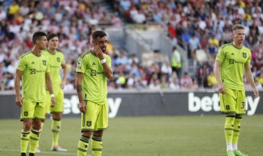 ملياردير بريطاني يخطّط لشراء مانشستر يونايتد