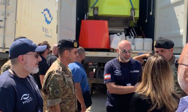 بالصور - الجيش ينقل الغواصة التي ستعمل على سحب المركب الذي غرق قبالة طرابلس