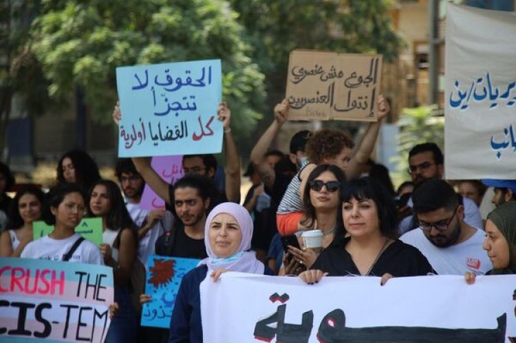 مسيرةٌ نسويّة: مظلّة حقوق واسعة و«عباءة» للمثليّين؟